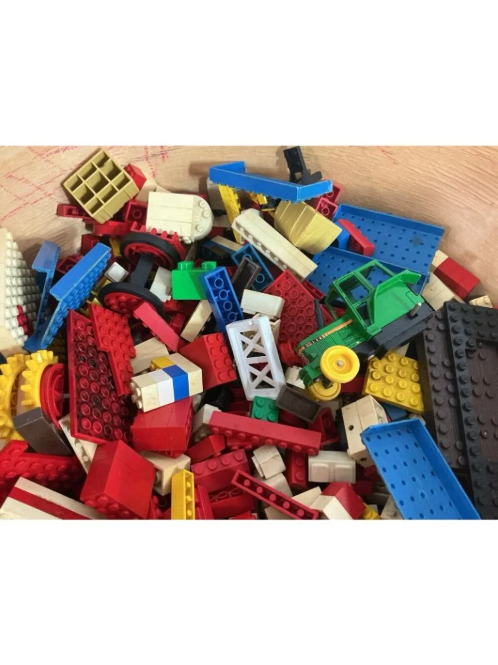 LEGO 8 lbs Bulk Lot Accessories Parts Pieces Bricks Blocks Vintage 90s-2000s